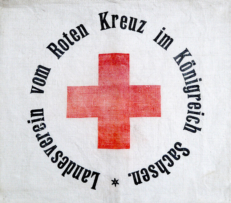 Armbinden machten Delegierte und Hilfskräfte des Roten Kreuzes im Einsatz kenntlich, Museum des DRK-Ortsvereines Beierfeld